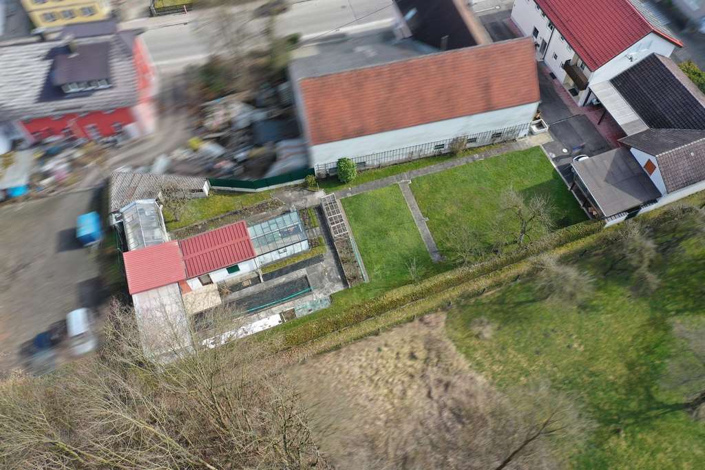 Immobilie in Jettingen-Scheppach - Traumhaftes Zweifamilienhaus mit Nebengebäuden in toller Lage von Jettingen – Scheppach auf 1380m2! - Bild 2