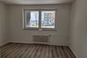 Familienfreundliche, frisch renovierte 4-Zimmer-Wohnung mit Balkon – Hasselstraße 157, 42651 Solingen – Vorschaubild 2