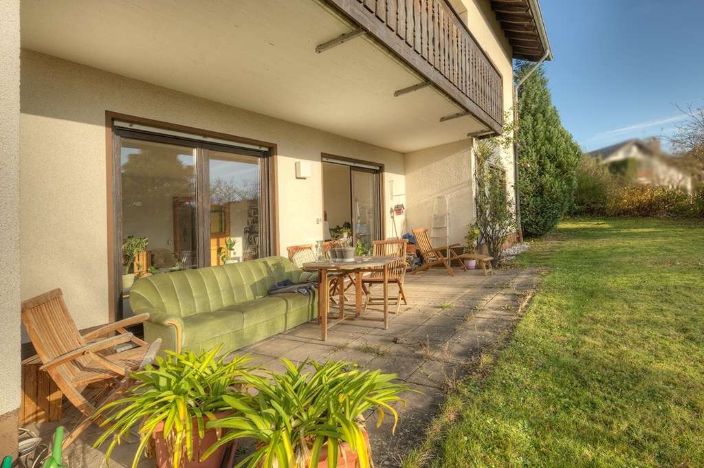 Immobilie in Altenkirchen (Westerwald) - Gepflegtes Mehrfamilienhaus mit drei separat zugänglichen Wohnungen in ansprechender Wohnlage! - Bild 2