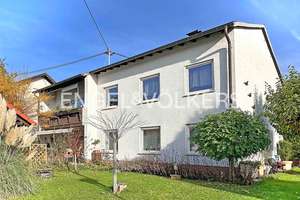 Modernisiertes Einfamilienhaus mit Wärmepumpe und PV-Anlage – Die vollständige Adresse der Immobilie erhältst du vom Anbieter., 56204 Hillscheid – Vorschaubild 1