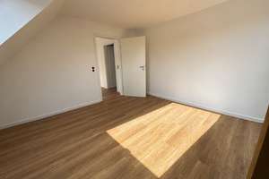 Hochwertiger Erstbezug im Dachgeschoss mit Einbauküche - ca. 95 m² - mit Stellplatz in ruhiger Lage – 8371 Glauchau – Vorschaubild 12