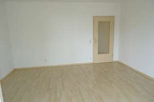 Hübsche Wohnung mit schickem Fensterbad, West-Balkon und Stellplatz – Sachsenring 41, 9127 Gablenz, Chemnitz – Vorschaubild 4