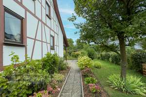 GEPFLEGTES FACHWERKHAUS - SCHEUNE - GROßER GARTEN - VIEL WOHNFLÄCHE & AUSBAUPOTENTIAL IN ROMMELSBACH – Die vollständige Adresse der Immobilie erhältst du vom Anbieter., 72768 Rommelsbach, Reutlingen – Vorschaubild 2
