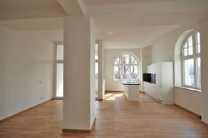 TOLLE 3 Zimmer-Wohnung mit Loggia und hochwertiger EBK