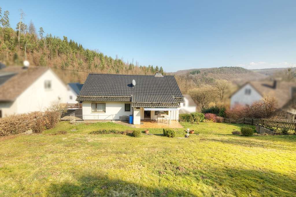 Immobilie in Selbach (Sieg) - Gepflegtes Familienhaus in Selbach/Sieg mit toller Aussicht in die Natur - Bild 2