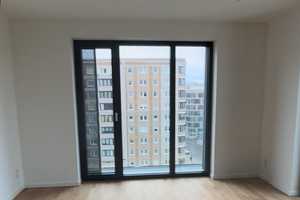 Helle 1-Zimmer-Wohnung mit großen Fenstern in Berlin-Mitte – Köpenicker Straße 102, 10179 Berlin – Vorschaubild 1
