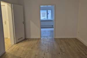 Schöner Wohnen Nähe Insel Schütt ! Süße, komplett sanierte 2-Zimmer-Erdgeschoss-Wohnung mit Balkon – Martin-Treu-Straße 42, 90403 Altstadt, St. Sebald, Nürnberg – Vorschaubild 3