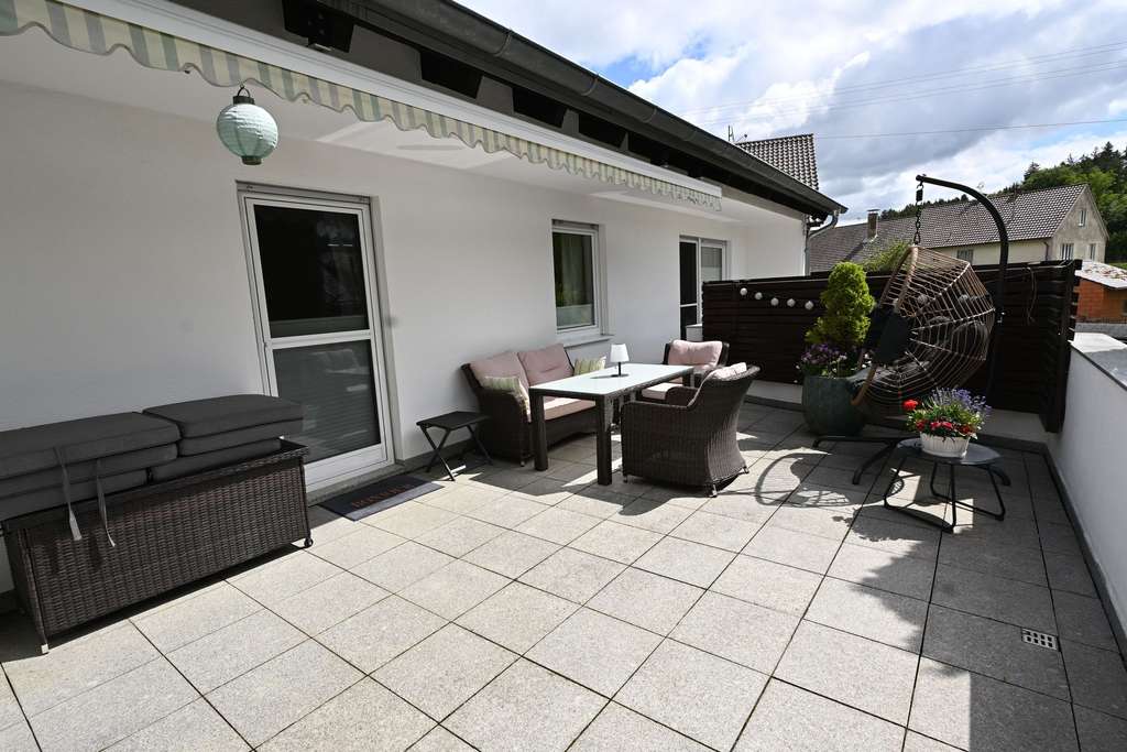 Immobilie in Biberbach - Attraktives Einfamilienhaus mit Pool in naturnaher Lage! - Bild 2