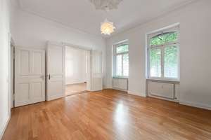 Inviting downtown apartment 2 BR, 1.5 BA, fitted kitchen, balcony & garage | WAGNER IMMOBILIEN – Schiersteiner Straße 8, 65185 Mitte, Wiesbaden – Vorschaubild 3