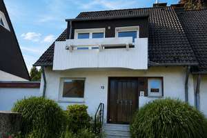 Doppelhaushälfte mit großem Wohn-/Essbereich inkl. Kamin, kl. Garten, Balkon und ausg. Dachgeschoss