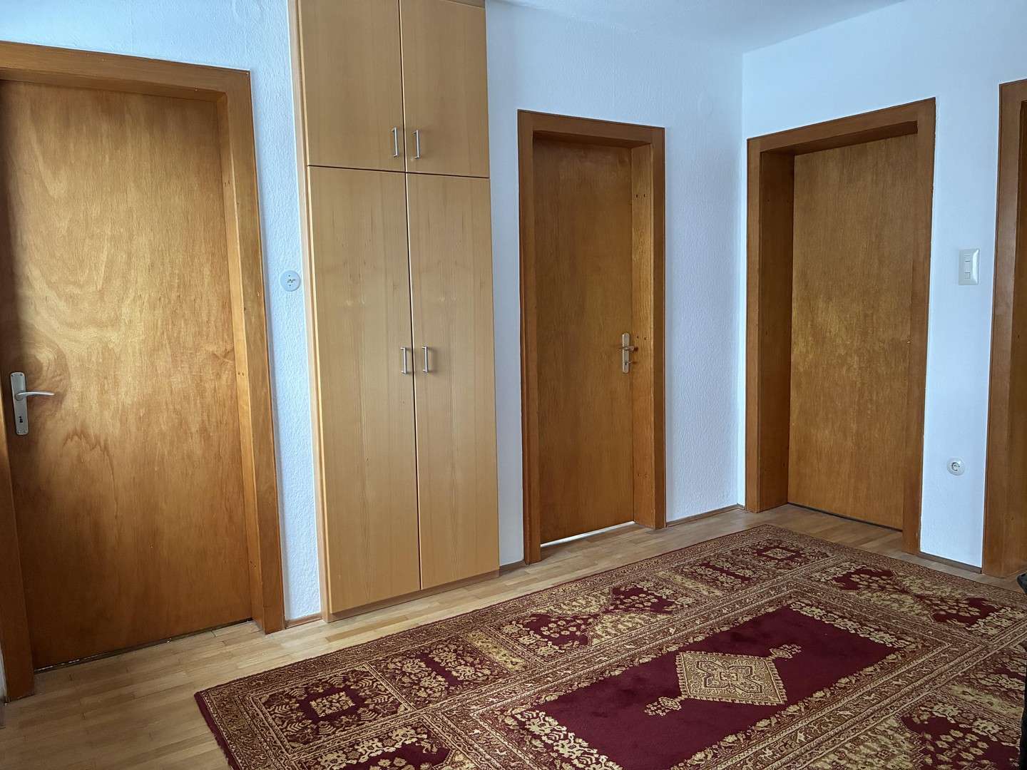 Immobilie in Markt Erlbach - Einfamilienhaus mit Balkon, Keller, 2 Garagen, 3 Carports und Hobbyraum (346 m² Wohn- u. Nutzfläche) - Bild 6