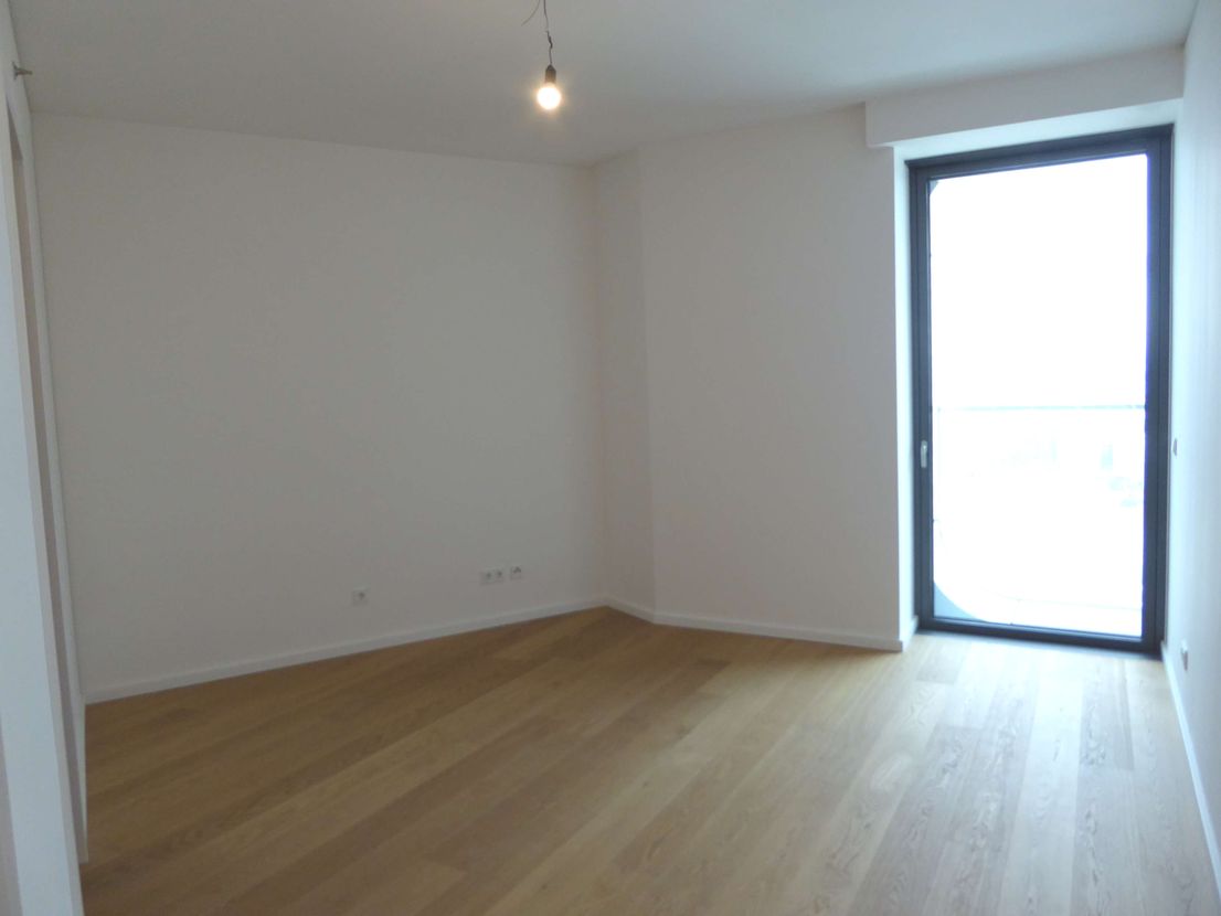 Grand Tower 24.OG.... V-E-R-M-I-E-T-E-T.. image