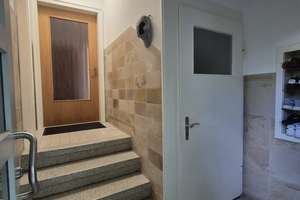 Charmantes Einfamilienhaus mit Garten, Garage und Stellplätzen in zentraler Lage von Waiblingen – Die vollständige Adresse der Immobilie erhältst du vom Anbieter., 71332 Waiblingen – Vorschaubild 2