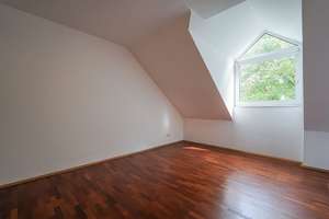 Großzügige Maisonette-Wohnung mit Galerie, Kamin und Balkon in Wittlaer – 40489 Wittlaer, Düsseldorf – Vorschaubild 5
