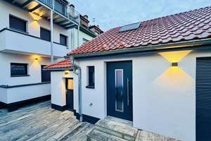 Top saniertes Mehrfamilienhaus mit vier komplett möblierten 2-Zimmer-Design-Apartments!