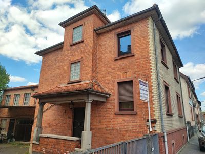 2-Familienhaus mit großem Garten, Ausbaupotenzial: Wohnen, Arbeiten und Leben im Einklang