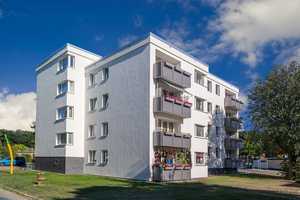 Offener Wohn- und Kochbereich – Stilvolle Wohnung mit Loggia und Grünblick – Kurt-Schumacher-Ring 3, 38444 Wolfsburg – Vorschaubild 2