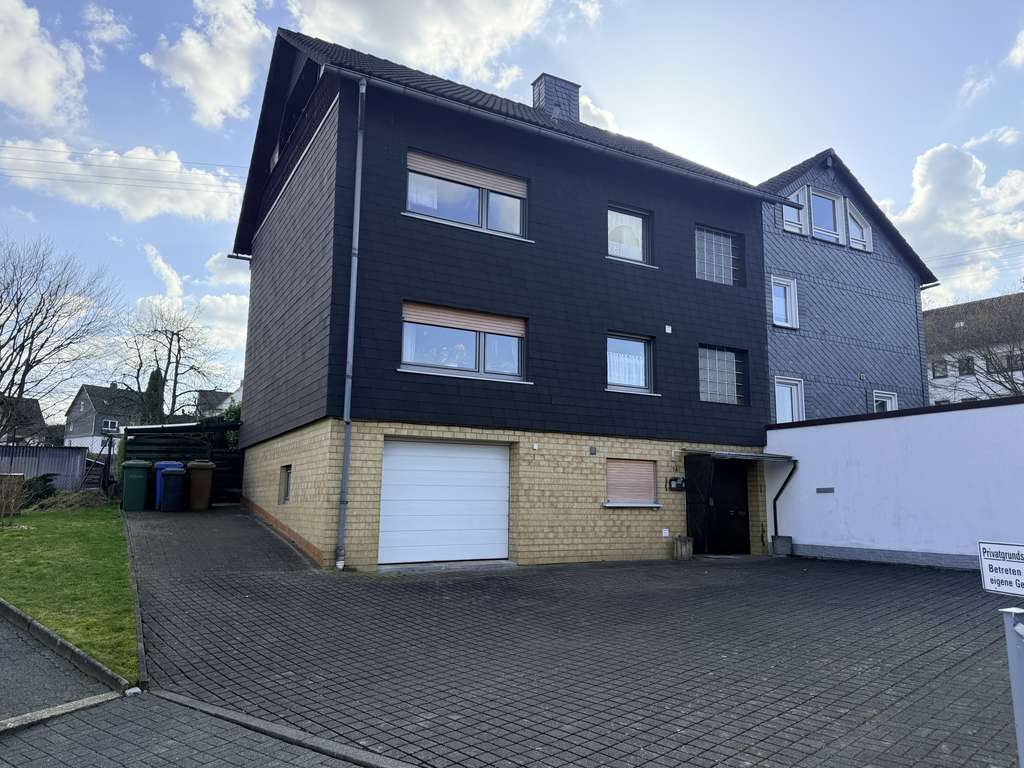 Immobilie in Wilnsdorf - Familienfreundliches Einfamilienhaus mit Garten und 3 Balkonen in Wilnsdorf - Bild 0