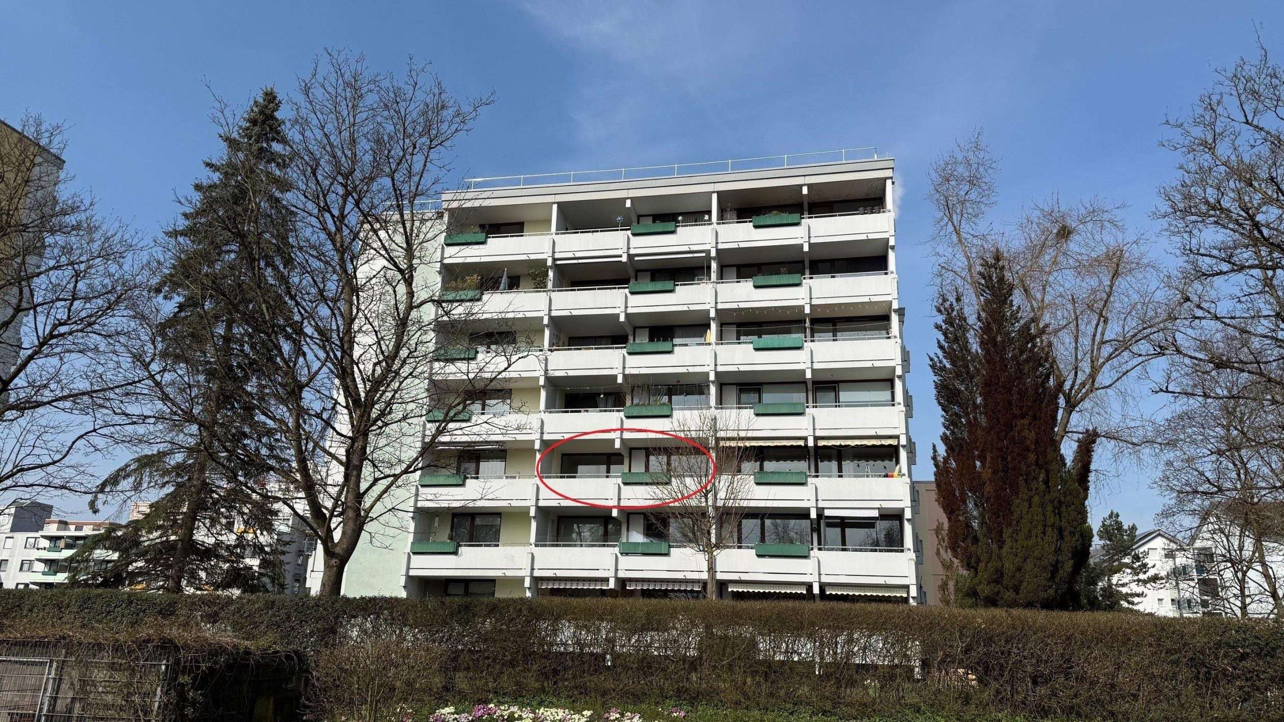 Renovierungs-/ Sanierungsbedürftige 2-Zi.-ETW im 2.OG mit Aufzug zzgl. TG-Stellplatz (Duplex), Konstanz Kreis – Bild 2