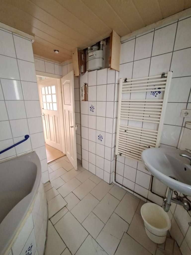 Immobilie in Stuttgart - S-WANGEN: Leerstehende 2-Zi.-Wohnung mit 51 qm * renovierungsbedürftiger Zustand * - Bild 4