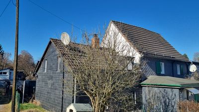 SANIERUNGSBEDÜRFTIG - IDEAL FÜR DEN HANDWERKER IN SOLINGEN - HOEHSCHEID