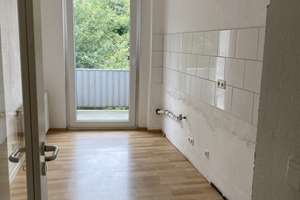 helle 3-Zimmer-Wohnung mit Balkon - WG geeignet! – Löwenstr. 20, 44135 City, Dortmund – Vorschaubild 5