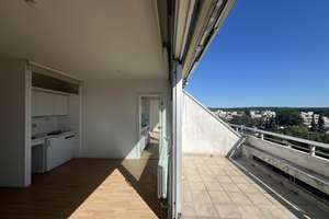 Terrassenwohnung mit Wasserblick: 2 Terrassen, 2 Bäder, 2 Zimmer … und viel Sonne!