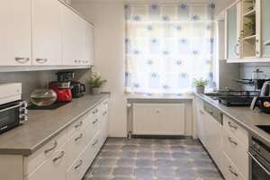 Köln-Weiden! Gepflegte, vermietete 4-Zimmer-Wohnung mit Sonnenbalkon und Garage! (CA 5010) – Die vollständige Adresse der Immobilie erhältst du vom Anbieter., 50585 Weiden, Köln – Vorschaubild 4
