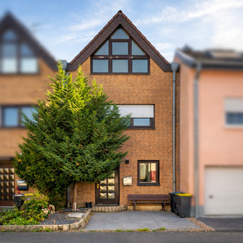 Solides Reihenhaus mit ca. 170m² Wohnfläche in guter Lage von Köln-Eil, Garten, Garage, Keller