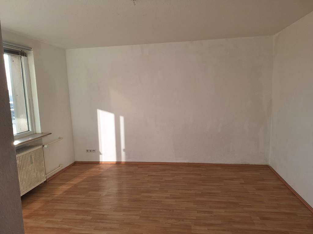 Immobilie in Wolfenbüttel - Helle 2-Zimmer Wohnung im 7. OG mit Balkon in Wolfenbüttel - Bild 1