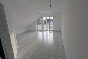 Attraktive, sanierte 2-Zimmer-Dachgeschosswohnung mit Balkon, Garage und Einbauküche – Seligenstädter Str. 21, 63322 Rödermark – Vorschaubild 3