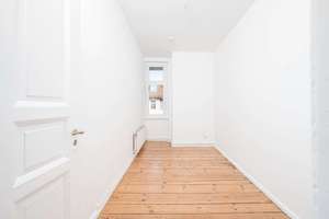 Bezugsfreie 2-Zimmer-Altbauwohnung mit Balkon in Berlin-Moabit - Nahe Spree & Ringbahn – Beusselstraße 4, 10553 Moabit, Berlin – Vorschaubild 6