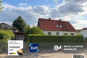 Viel Platz für Ihre Wohnideen: Doppelhaushälfte mit großem Grundstück und Garage