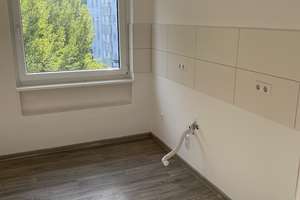 Großzügige 3-Zimmer-Wohnung mit zwei Loggien // 2.OG rechts – Halberstädter Str. 2, 38444 Westhagen, Wolfsburg – Vorschaubild 3