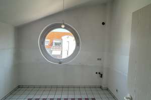 Lichtdurchflutete 3 Zimmer Maisonettewohnung, ab sofort frei – David-Morgenstern-Weg 10, 91056 Büchenbach West, Erlangen – Vorschaubild 2