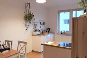 Wunderschöne 1,5 Zimmer Wohnung mit Dielenboden, Tageslichtbad in zentraler Lage – Overdyker Straße 10, 44809 Bochum – Vorschaubild 1