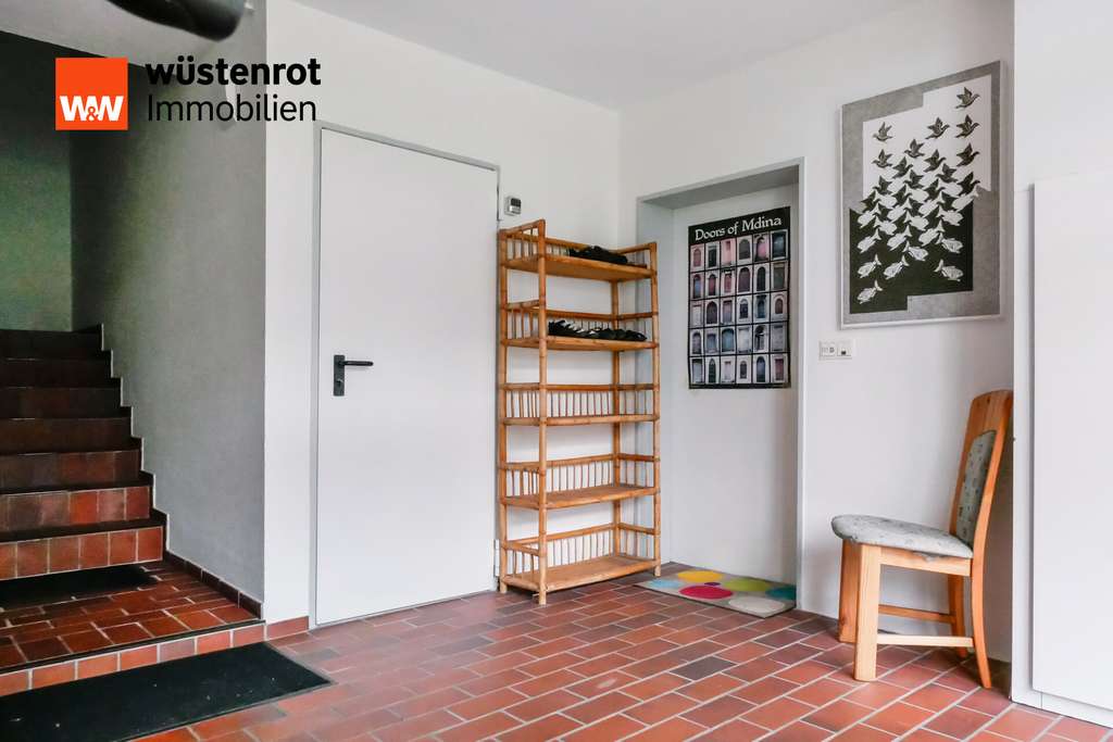 Immobilie in Kiel - Modernisiertes Altbau-MFH direkt am Nord-Ostsee-Kanal in Kiel Holtenau - Bild 3