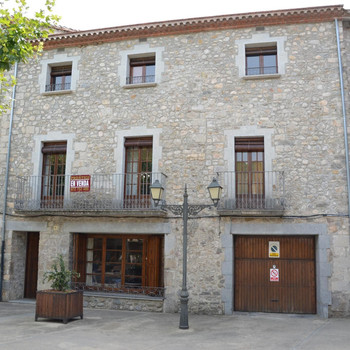 SANT LLORENÇ DE LA MUGA.- Haus mit Garten und privatem Pool.