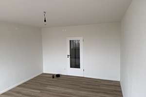 Moderne 3-Zimmerwohnung mit EBK, Balkon, TG und neuem Duschbad – Isarstr. 26, 93057 Reinhausen, Regensburg – Vorschaubild 5