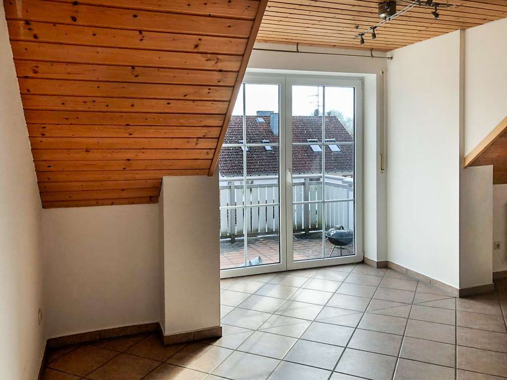 Immobilie in Haag an der Amper - Für Sie bereit: Herrliche 3-Zimmer Maisonette Wohnung im DG mit Balkon, EBK und eigenem Garten - Bild 4