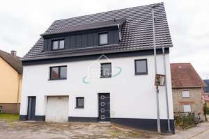 Wohnhaus mit Garage und zwei separaten Wohnungen in guter Lage – Die vollständige Adresse der Immobilie erhältst du vom Anbieter., 74405 Gaildorf – Vorschaubild 2