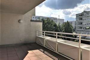 Helle 3-Raumwohnung mit Loggia und halboffener Küche