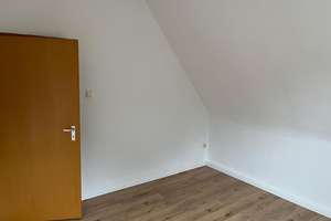 Gepflegte 2-Zimmer-Dachgeschosswohnung in Oberhausen - ab 01.11.2026 zu vermieten – Die vollständige Adresse der Immobilie erhältst du vom Anbieter., 46147 Holten, Oberhausen – Vorschaubild 4