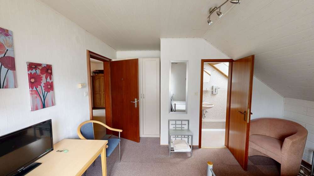 Immobilie in Dahlem - Ehemalige Pension Ulrich - Als Nachfolger oder große Familie -  Viele Zimmer mit enormer Fläche - Bild 3