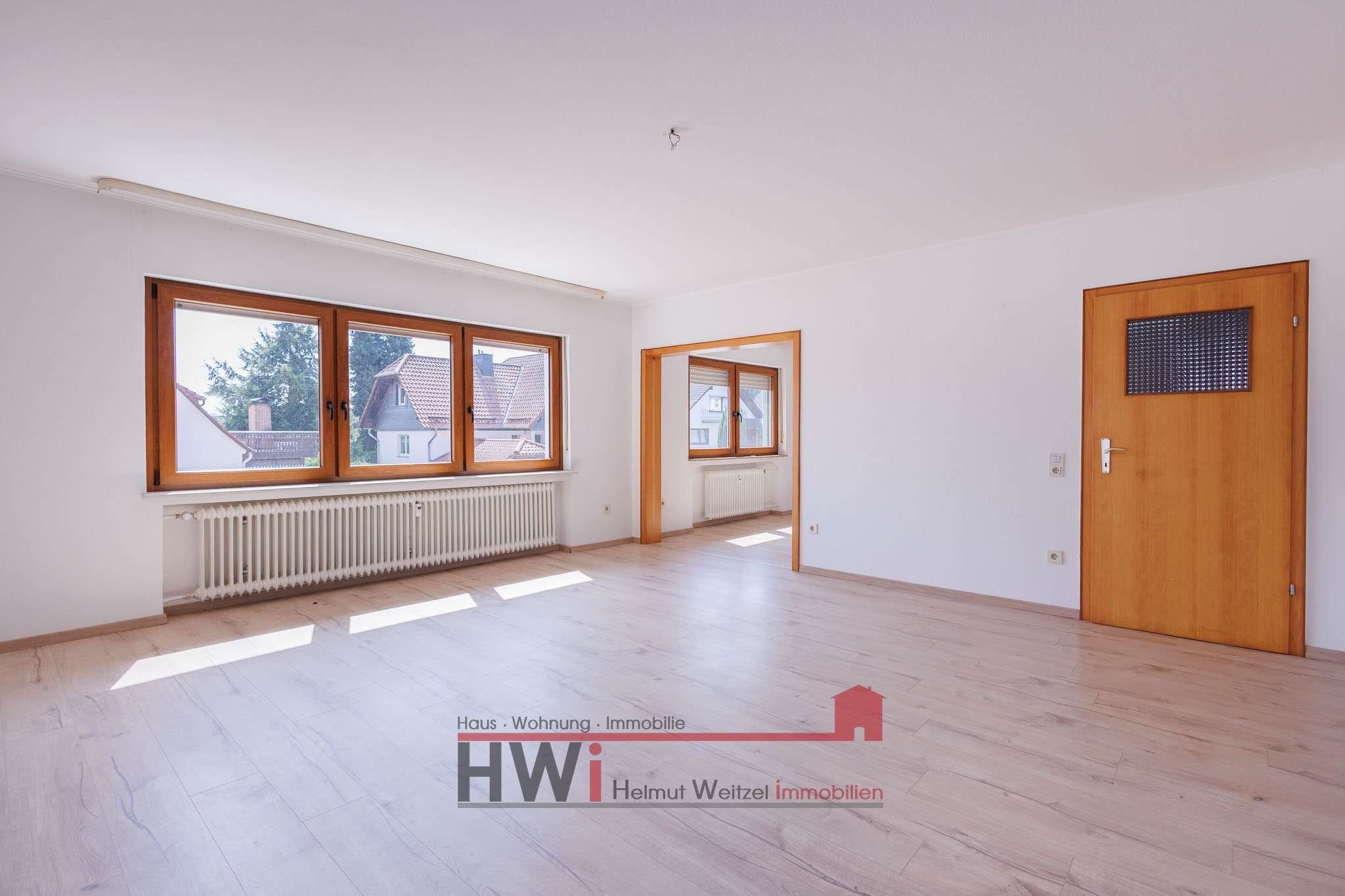 Immobilie in Gemünden - Dreifamilienhaus: Eine Wohnung sofort beziehbar, zwei vermietet. Alles in sehr gutem Zustand. - Bild 2