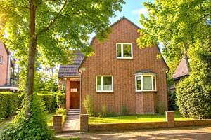 HH-Lokstedt, Bestlage, courtagefrei: Rotklinker-Villa zur Eigennutzung oder als Kapitalanlage – Die vollständige Adresse der Immobilie erhältst du vom Anbieter., 22529 Lokstedt, Hamburg – Vorschaubild 1