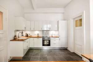 Charmante Stil-Altbauwohnung mit großem Balkon. Zeitlose Schönheit & echtes Wohngefühl. – Die vollständige Adresse der Immobilie erhältst du vom Anbieter., 80797 Neuschwabing, München – Vorschaubild 5