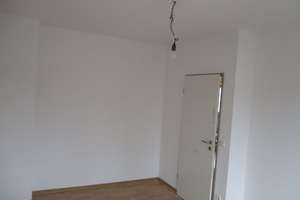 Provisionsfrei* Geräumige 4-Zi.-Wohnung m. Stellpl., Altendorfer Straße, 1.OG – Altendorfer Straße 298, 45143 Altendorf, Essen – Vorschaubild 3