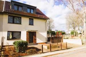 Doppelhaushälfte in bevorzugter Wohnlage / Mehrgenerationen Wohnen