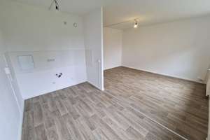 **FRISCH RENOVIERT**hübsche Singlewohnung ab 01.10.2026 zu vermieten** – Ringstraße 99, 4209 Grünau-Mitte, Leipzig – Vorschaubild 2